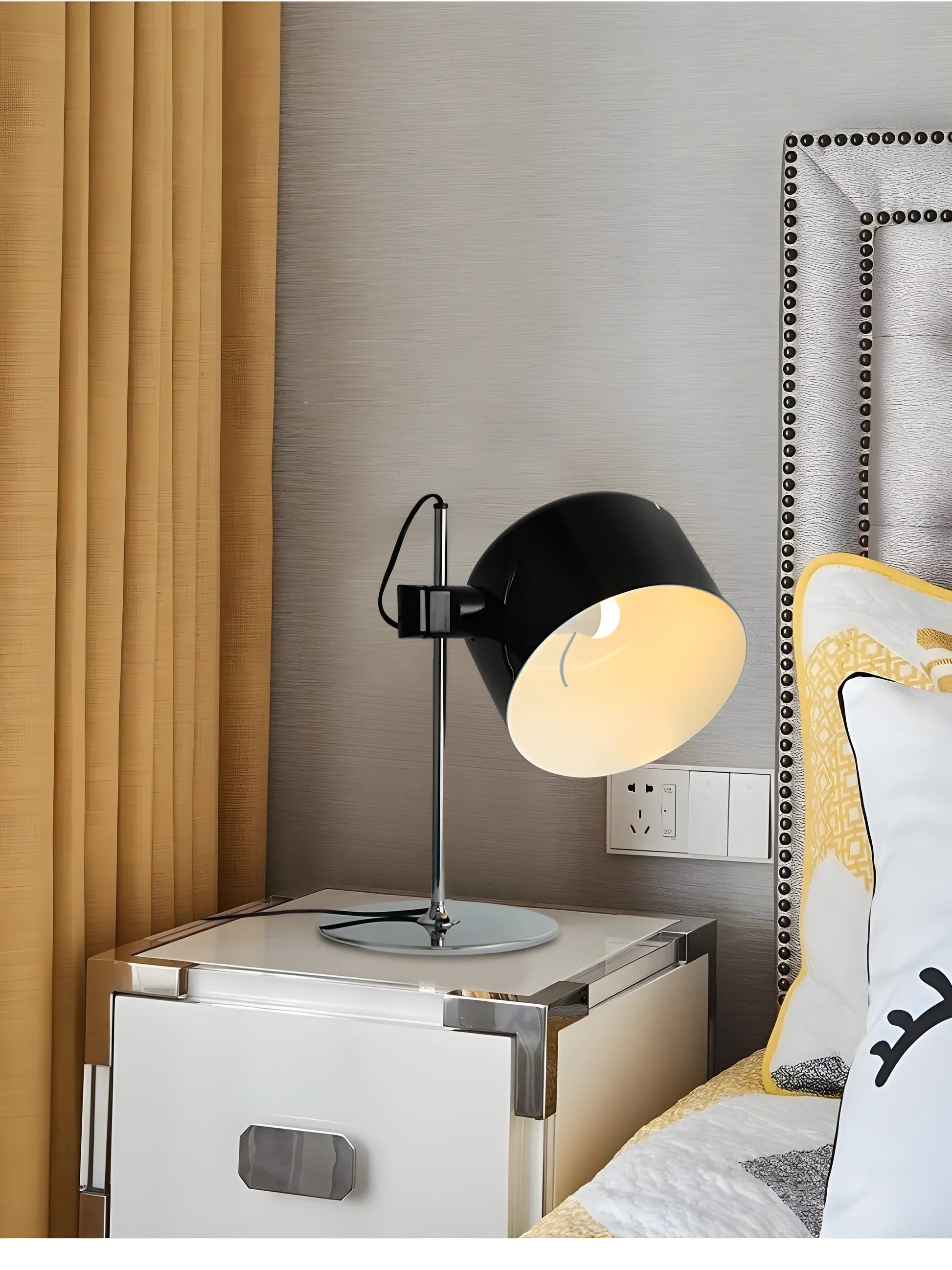 Simple Modern Table Lamp - Sleek Living Room Lamp with Carbon Steel & Aluminum - Galleria369 Hurban House