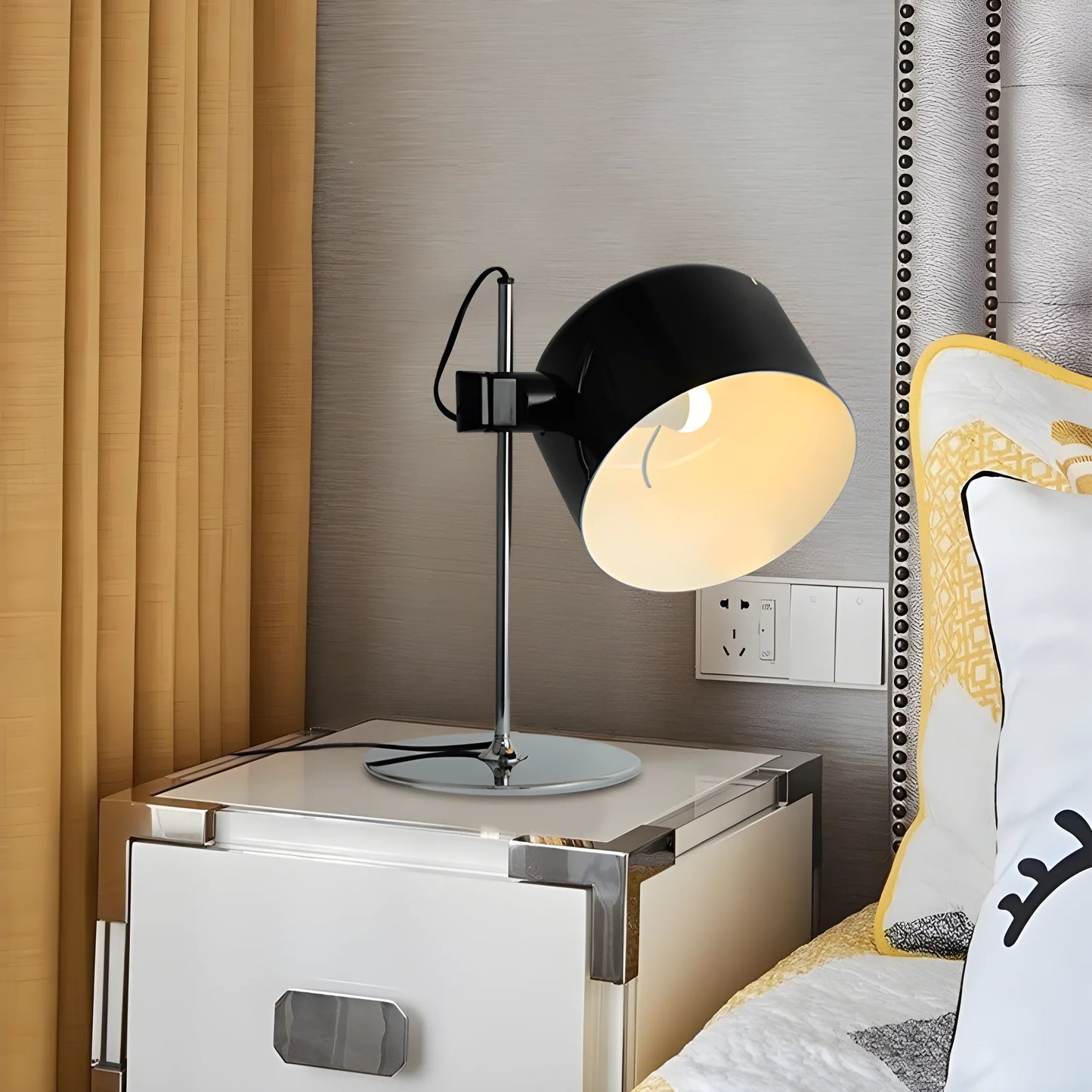 Simple Modern Table Lamp - Sleek Living Room Lamp with Carbon Steel & Aluminum - Galleria369 Hurban House